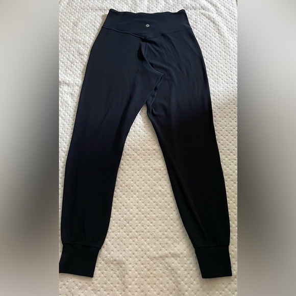 lululemon athletica Pants - Navy Lululemon joggers with pockets. Size 6 Like NEW!!!